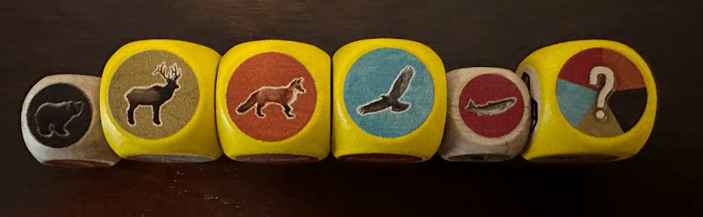6 dice in two different sizes (2 small, 4 large) and color (2 white, 4 yellow). Faces show circular animal painting icons.